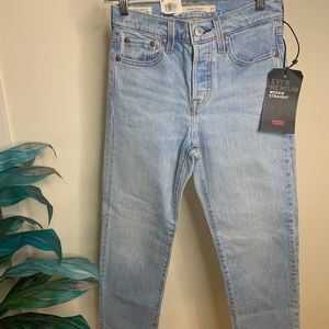 LEVI’S NEW STRAIGHT LEG WEDGIE JEANS